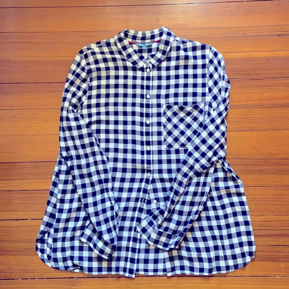 🌊Navy and white check button down top🦪